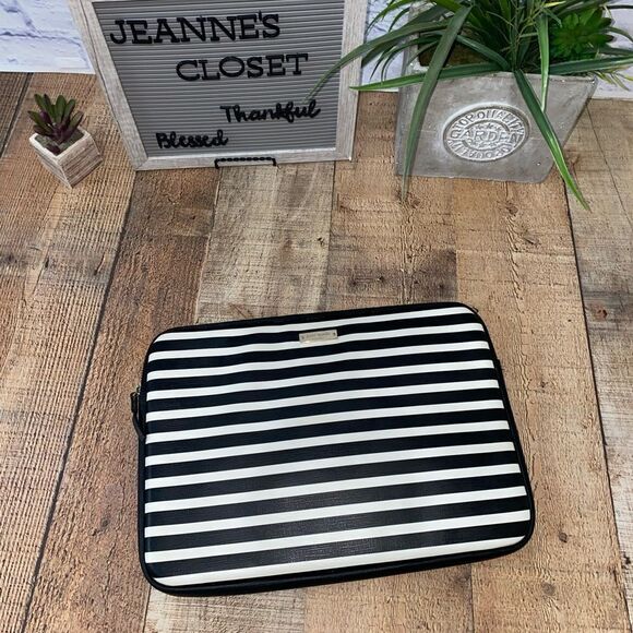 Kate Spade Printed Laptop Sleeve for 13" Macbook Fairmont Square, Black & Cream - Picture 6 of 12